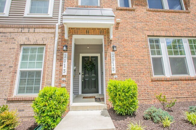 Foto del edificio - Beautiful 2 BR/2.5 BA Townhome in Hyattsvi...