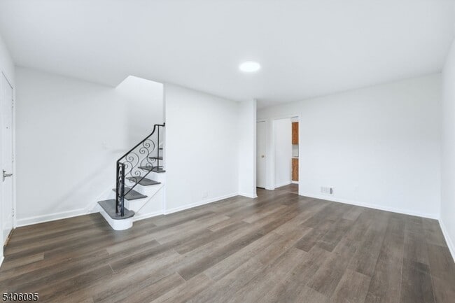 Foto del edificio - 46 Glenwood Ave