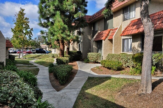 Building Photo - Charming 2BR Condo with Nice Patio and 1 Car Garage!!!