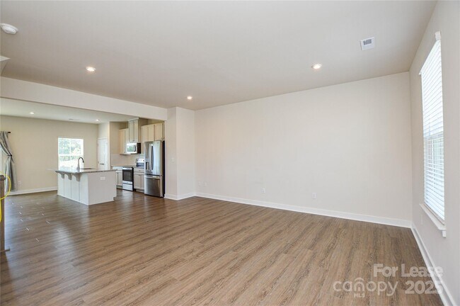 Foto del edificio - 9833 Oaklawn Blvd NW