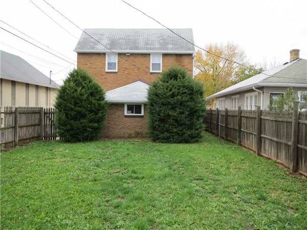 Fully fenced backyard - 429 S Hamilton Ave