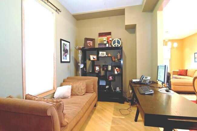 Foto del edificio - 2638 N Burling St