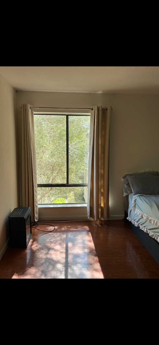 Building Photo - 460 N Civic Dr