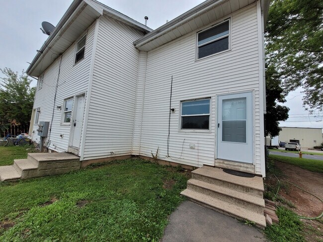 Building Photo - 1109 London St