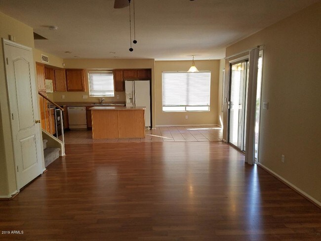 Foto del edificio - 16144 W Latham St