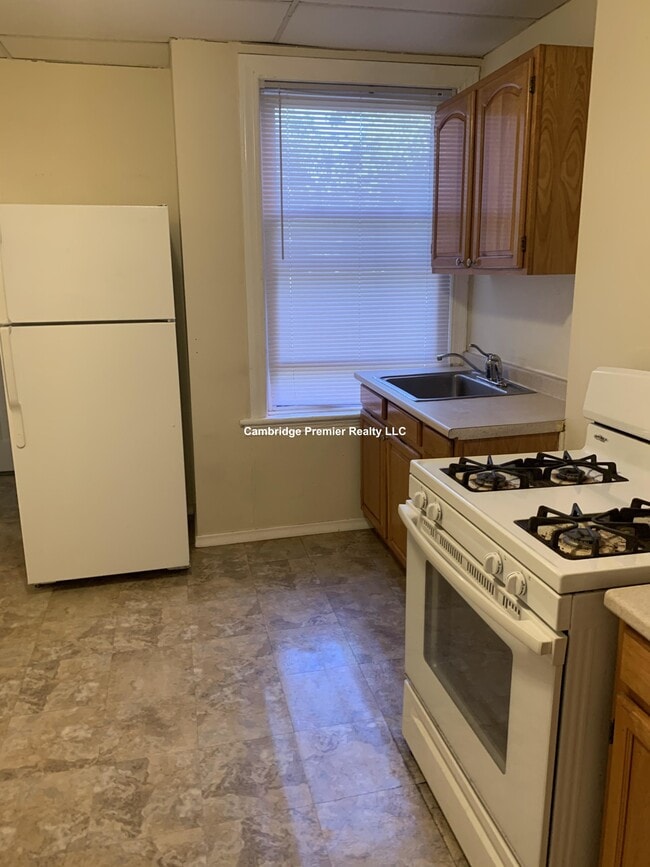 Building Photo - 130 Talbot Ave