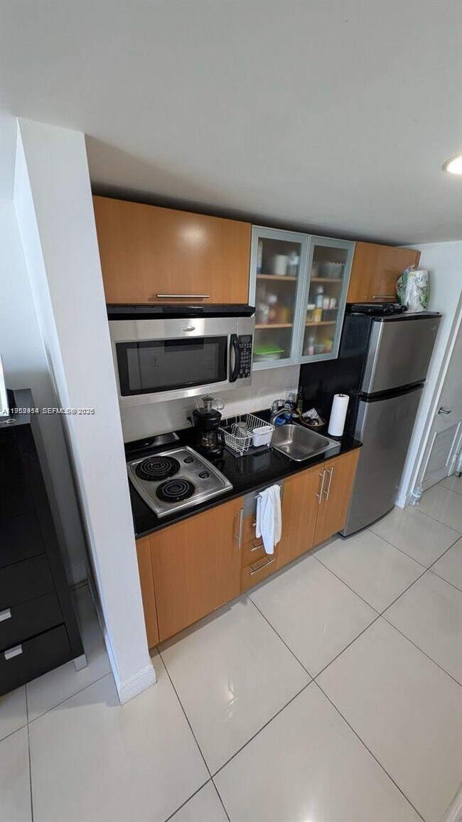 Building Photo - 1750 N Bayshore Dr