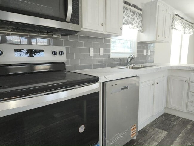 Building Photo - 43 Lake Griffin Dr