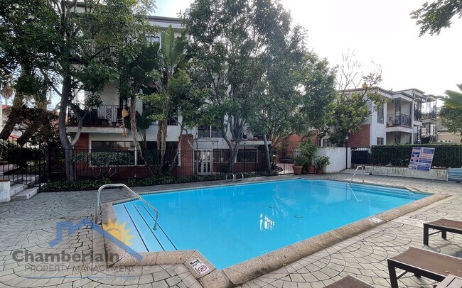 Building Photo - 2BR/2Bath home in La Costa with the charm ...