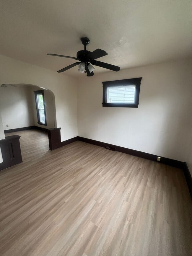 Foto del edificio - 1146 E 26th St