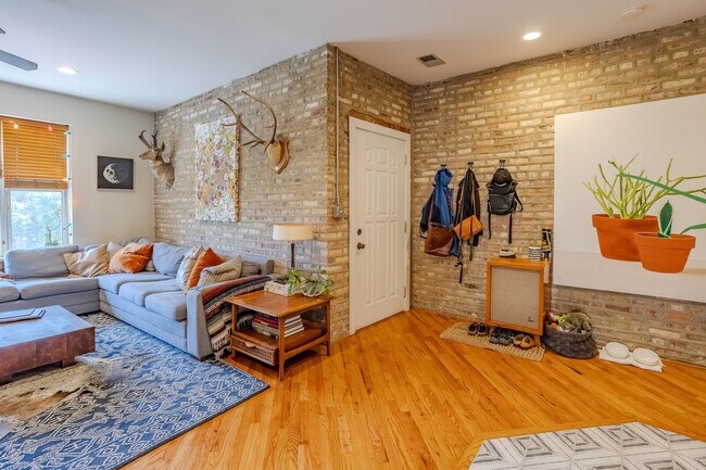 Building Photo - 3604 N Albany Ave