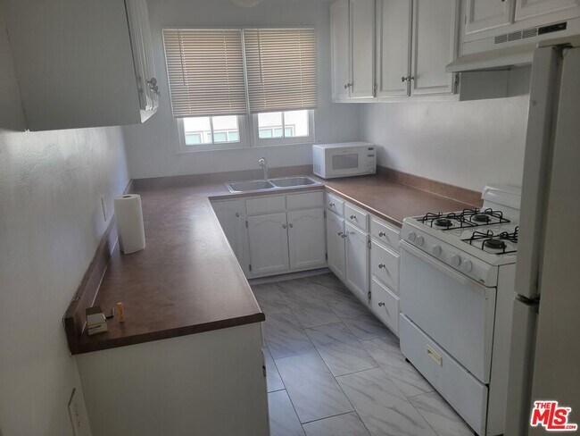 Foto del edificio - 8551 Holloway Dr