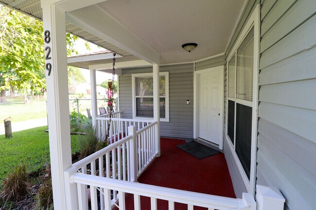 Foto del edificio - Charming 3 bedrooms Bungalow in down town ...