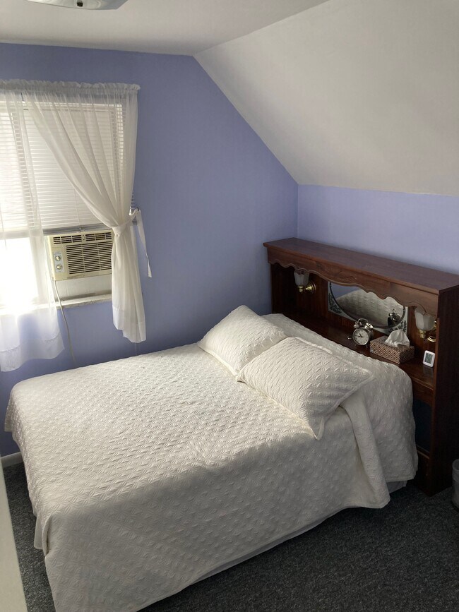 Bedroom - 1825 S Michigan Ave