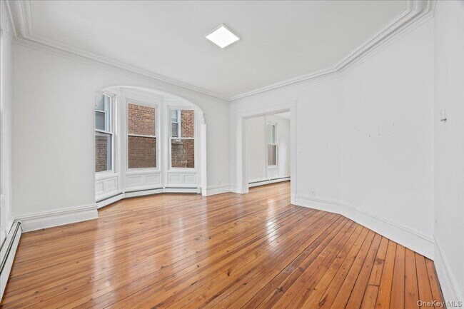 Foto del edificio - 38 Fairview Ave