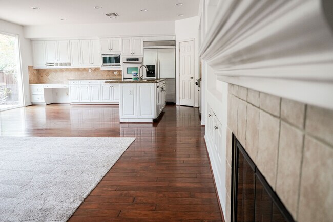 sala de estar y cocina - 1882 Shadetree Dr