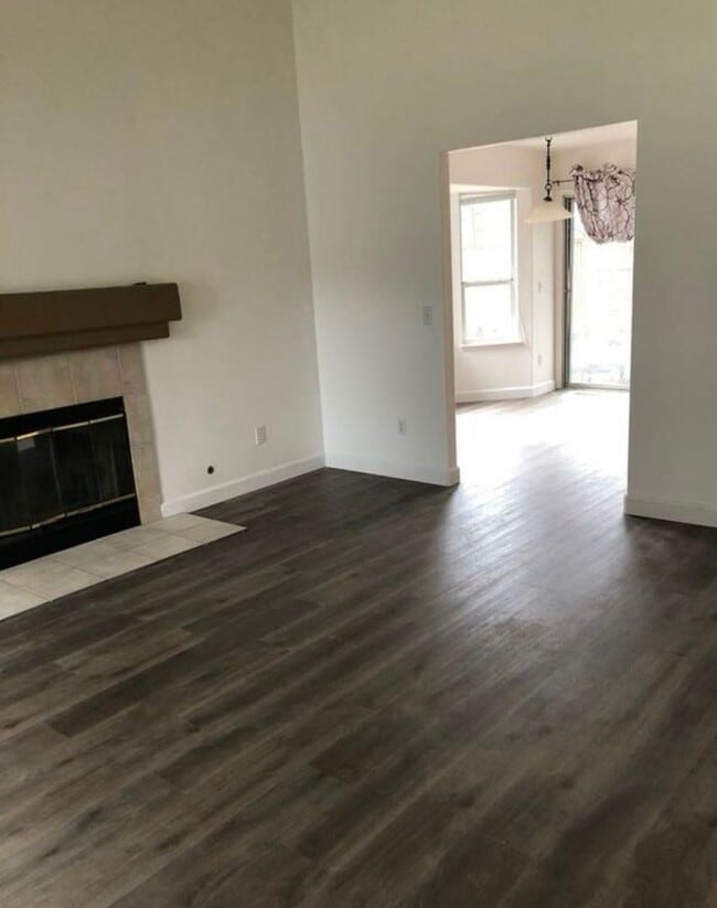 Building Photo - Lovely Single Level Home in Santa Rosa 3 bd/2ba with 2 Car Garage