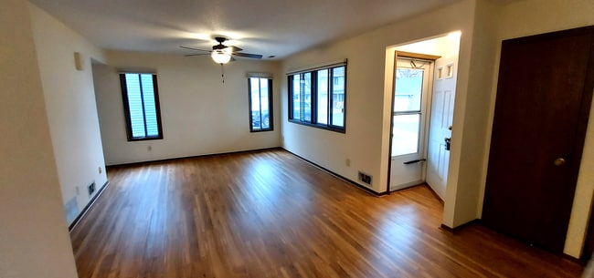 Foto del edificio - 9477 Ranchview Ln N