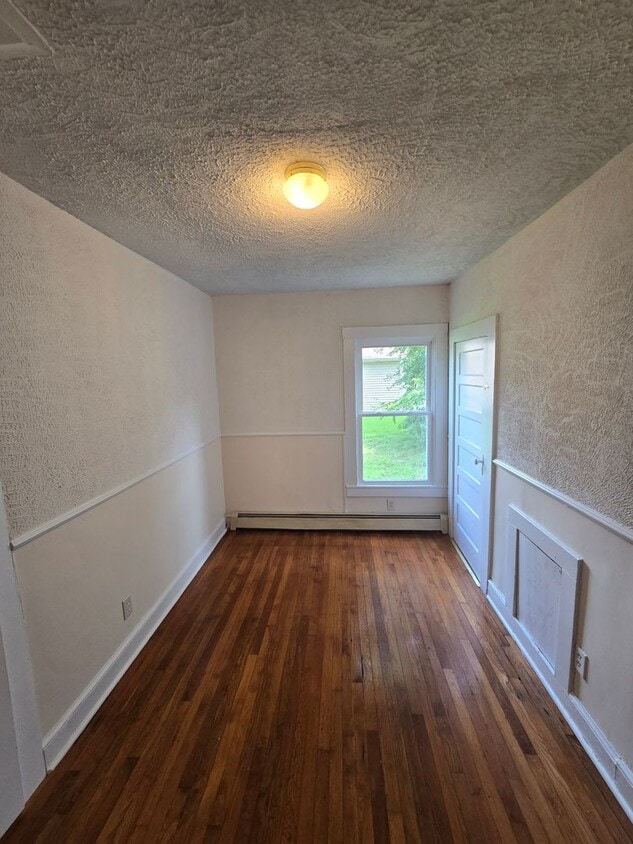 Building Photo - 3 bedroom home