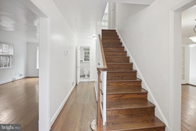 Building Photo - 2926 Kanawha St NW