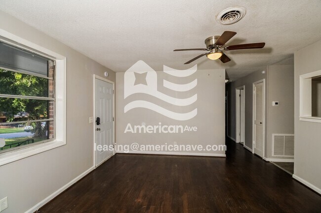 Foto del edificio - 421 Hickory Ridge Dr