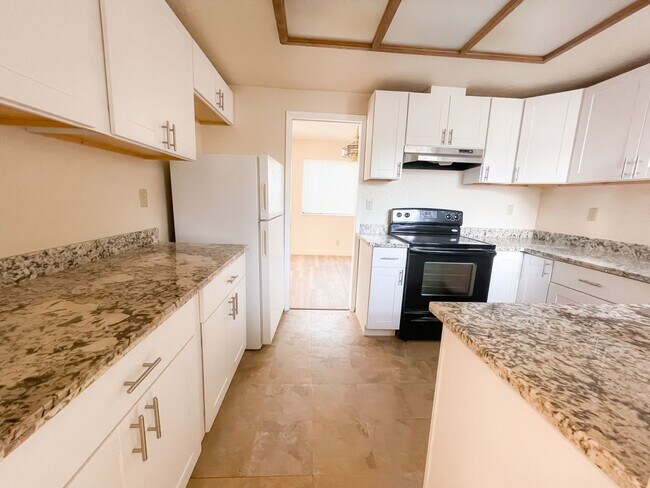 Building Photo - Beautiful 3 Bedroom 3 Bath Home in Marina