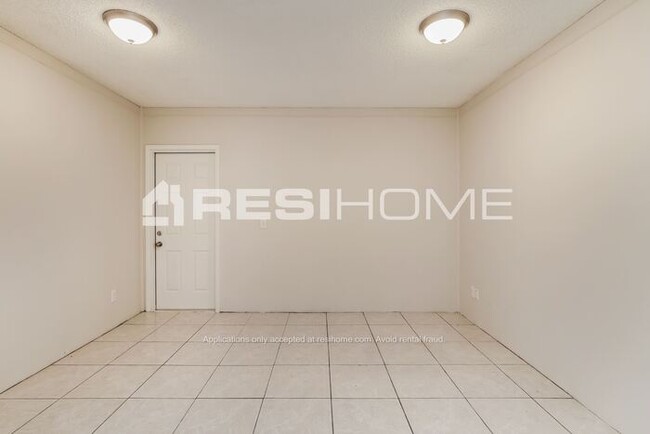 Building Photo - "Welcome Home! Get 1 month FREE RENT when ...