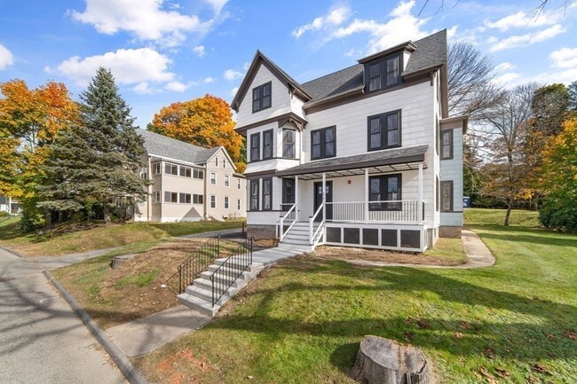 Building Photo - 376 Chestnut St