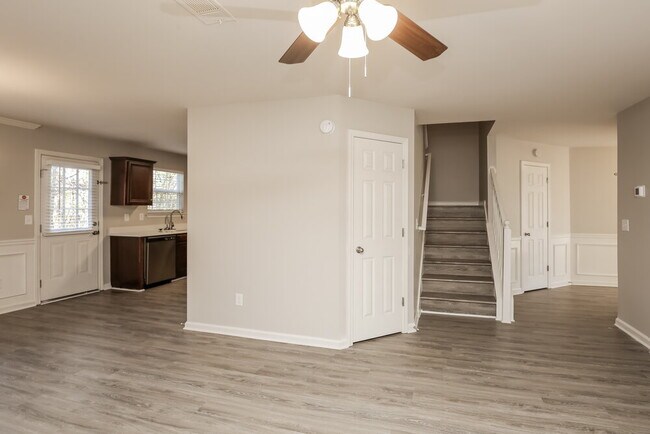 Building Photo - 414 Hidden Creek Ct