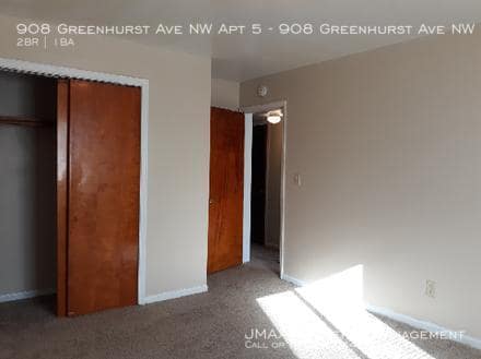 Building Photo - Two bedroom apartment move in ready