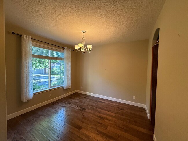 Foto del edificio - Beautiful Single-Family 4BD | 3BA Home + M...