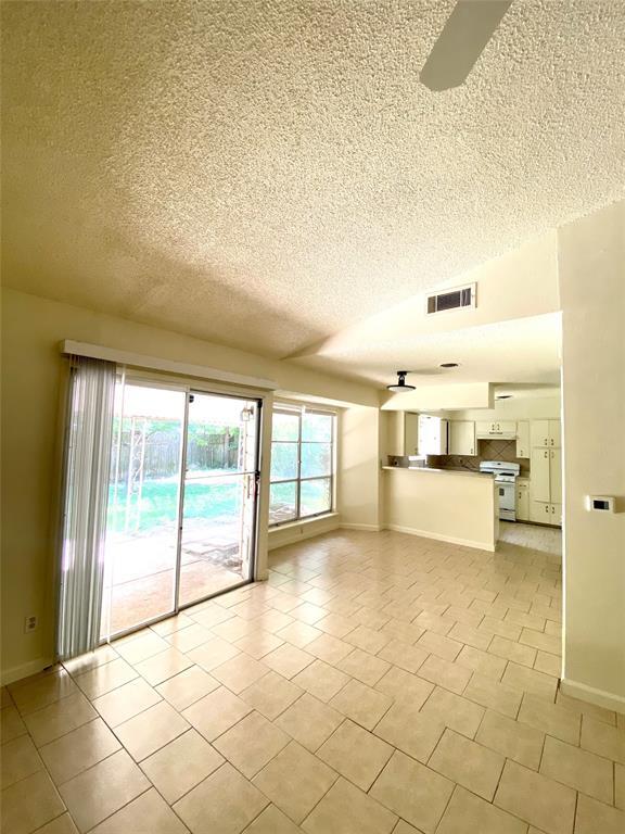 Foto del edificio - 5904 Thames Dr