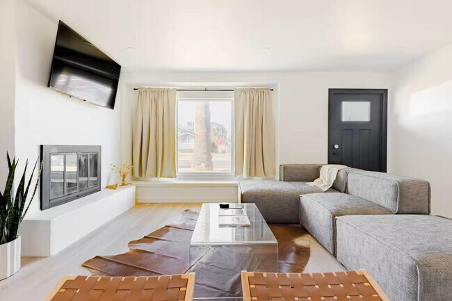 Foto del edificio - 8447 E Vernon Ave