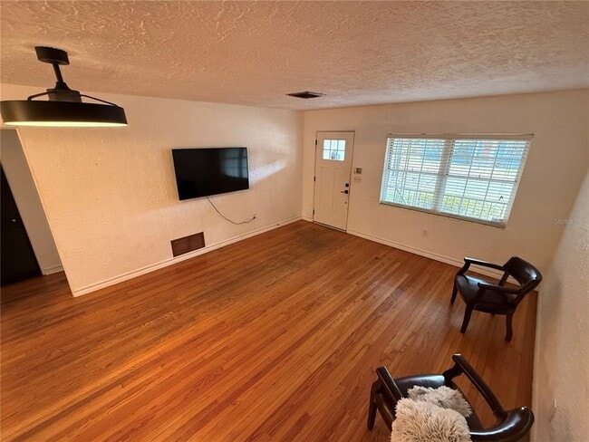 Building Photo - 1415 Oakley St