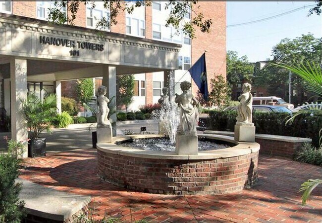 Foto del edificio - 101 S Hanover Ave