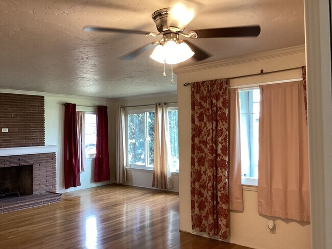 Foto del edificio - 313 W Robinson Ave