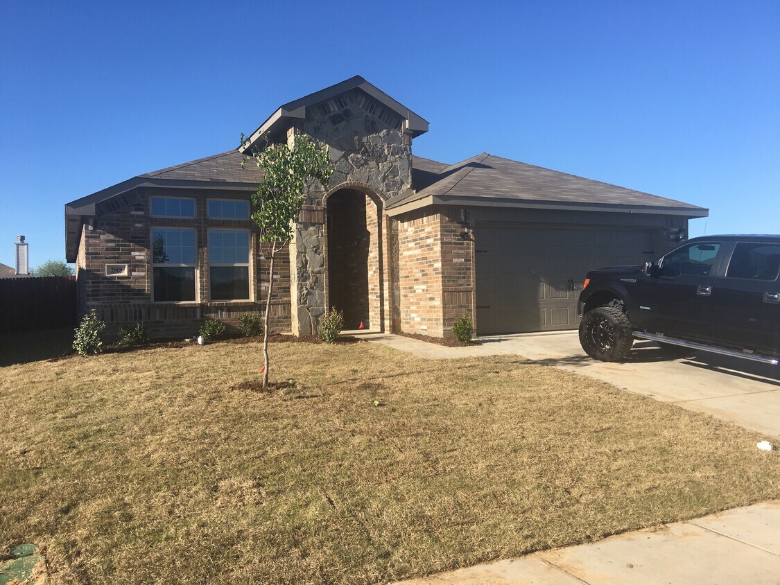 Foto principal - 2808 Adams Fall Ln