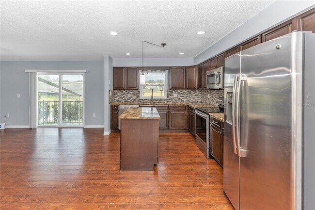 Foto del edificio - 8315 Village Green Rd