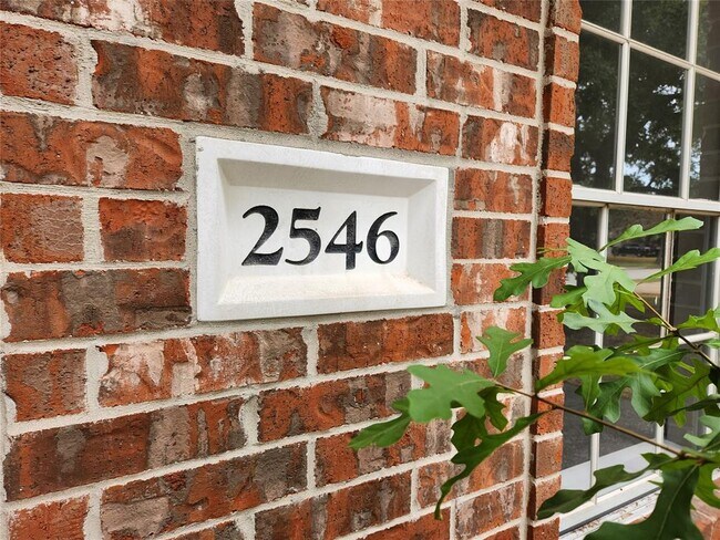 Foto del edificio - 2546 Acadiana Ln