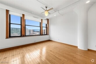 Building Photo - 2077 E 4th St