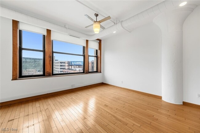 Building Photo - 2077 E 4th St