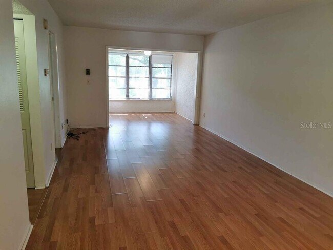 Foto del edificio - 3042 Eastland Blvd