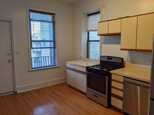 Foto del edificio - 3543 N Wilton Ave