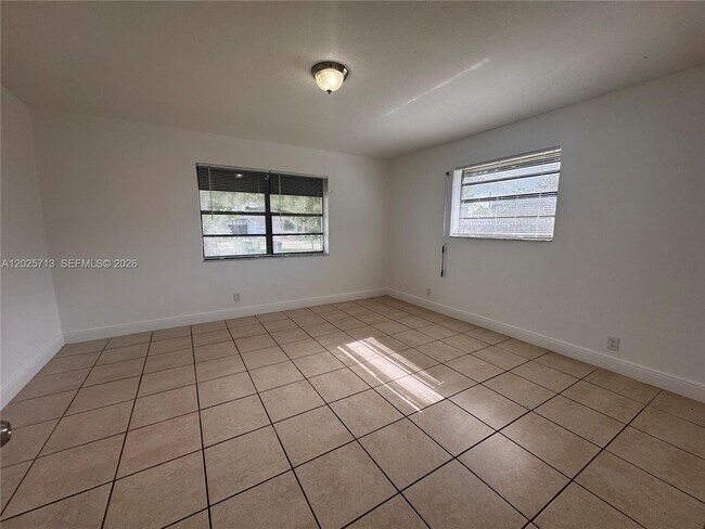 Foto del edificio - 407 NW 7th Ct