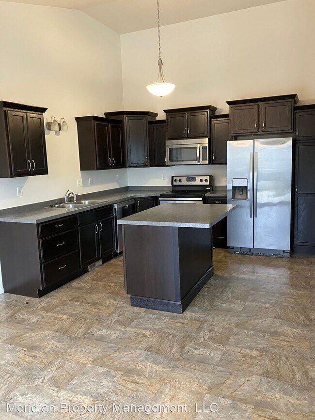 Building Photo - 3 br, 3 bath House - 1338 12th St W