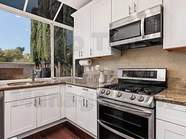 Foto del edificio - Luxurious 5-Bedroom Rancho Del Oro Home with Solar – Available Now!