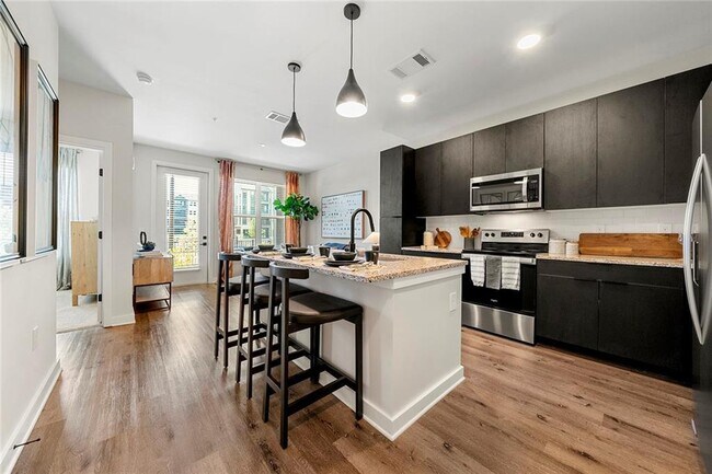 Foto del edificio - 7000 Renaissance Pkwy