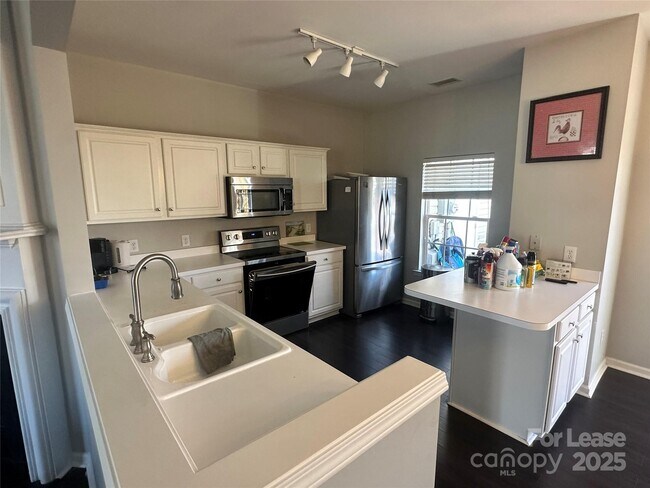 Foto del edificio - 3213 Mannington Dr