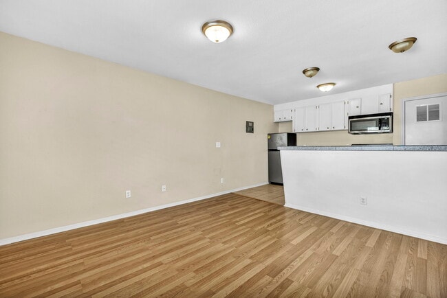 Building Photo - 304 E 33rd St