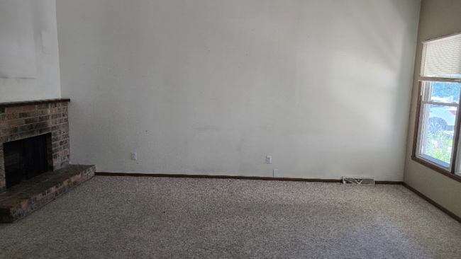 Building Photo - 16830 Dane Ct W
